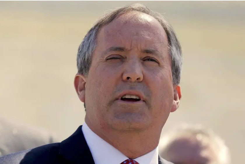 Attorney General Ken Paxton speaks outside the U.S. Supreme Court in 2016.